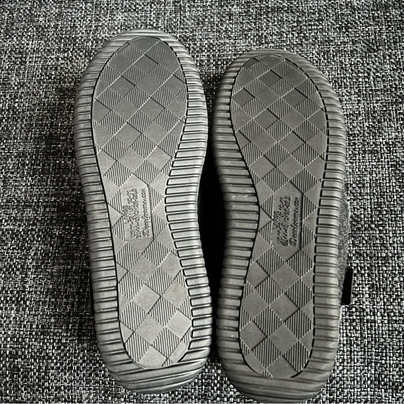 NWOT Men’s Dearfoam Slippers - Picture 5 of 11